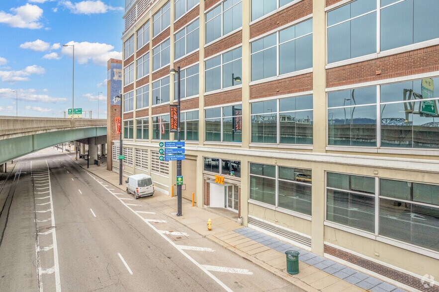 302 W 3rd St, Cincinnati, OH à louer - Photo du bâtiment - Image 3 de 6