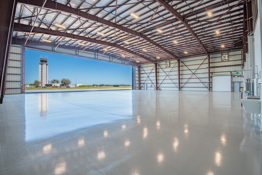 3194 Airman's dr, Fort Pierce, FL à louer - Photo intérieure - Image 3 de 5