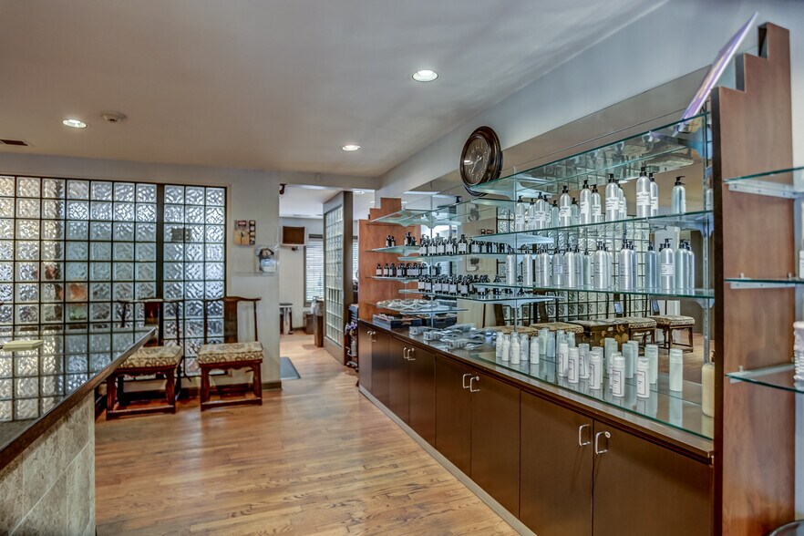 1086 W Rex Rd, Memphis, TN for sale - Interior Photo - Image 2 of 36