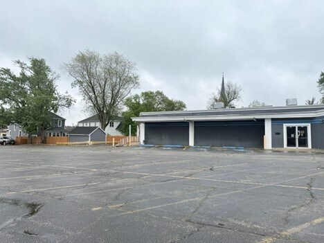 218 S East St, Crown Point, IN à vendre - Photo du bâtiment - Image 3 de 9