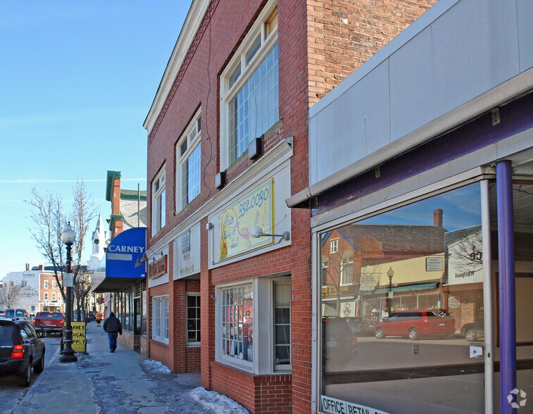 38-44 N Main St, Rochester, NH à louer - Photo du bâtiment - Image 2 de 17