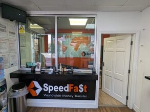 242 High St, Londres à louer Photo intérieure- Image 1 de 6