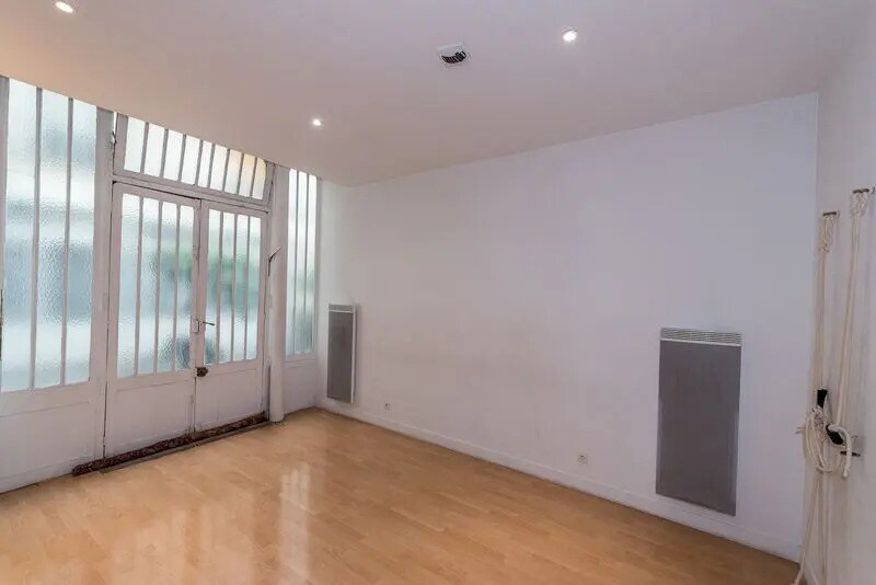 Office in Paris for sale - Building Photo - Image 2 of 18