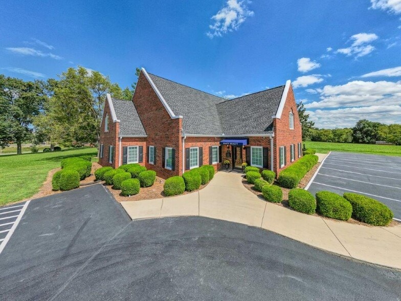 1404 N Main St, Shelbyville, TN à louer - Photo du bâtiment - Image 3 de 22
