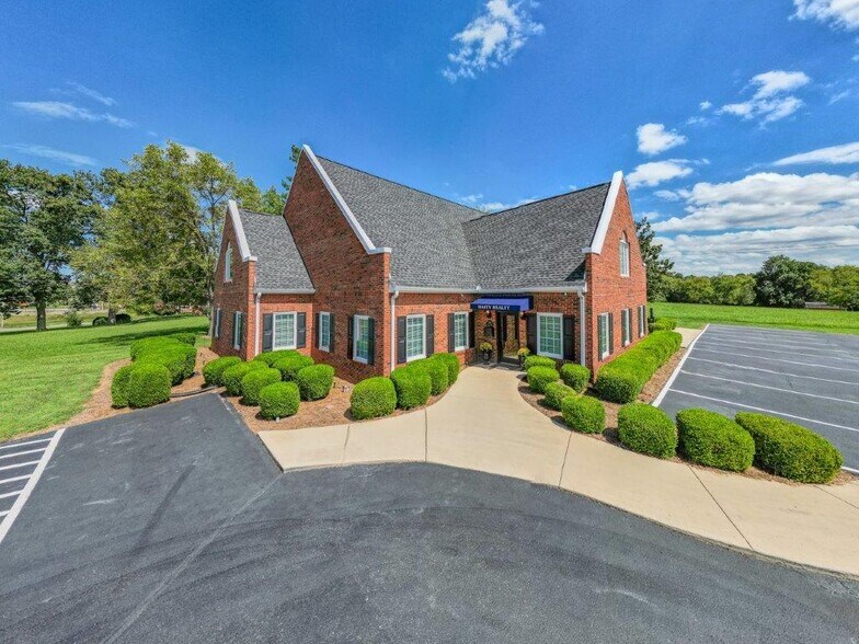 1404 N Main St, Shelbyville, TN à louer - Photo du bâtiment - Image 2 de 22