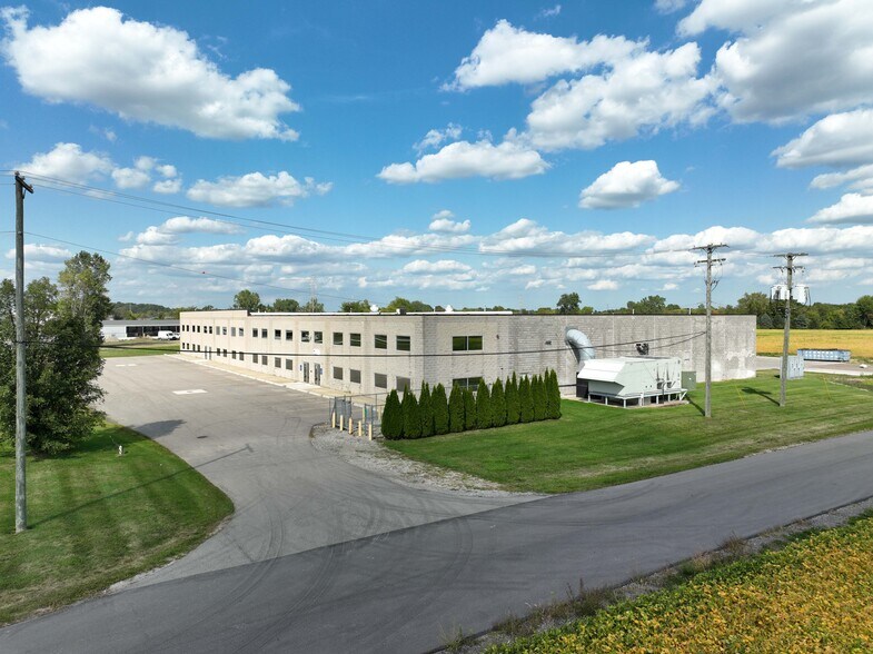 15211 Laethem Dr, Armada, MI à vendre - Photo du bâtiment - Image 2 de 10