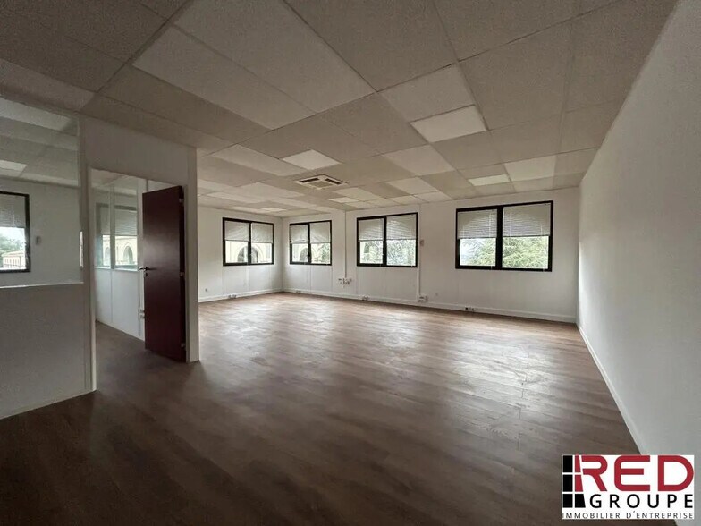 Office in Aix-en-Provence for lease - Building Photo - Image 2 of 4