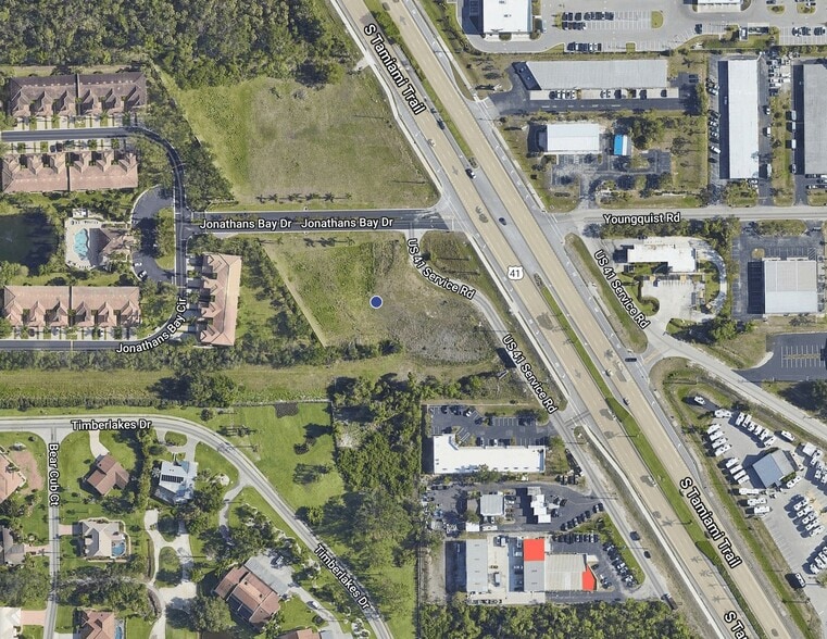 6080 Jonathans Bay Dr, Fort Myers, FL à louer - Photo du bâtiment - Image 2 de 2