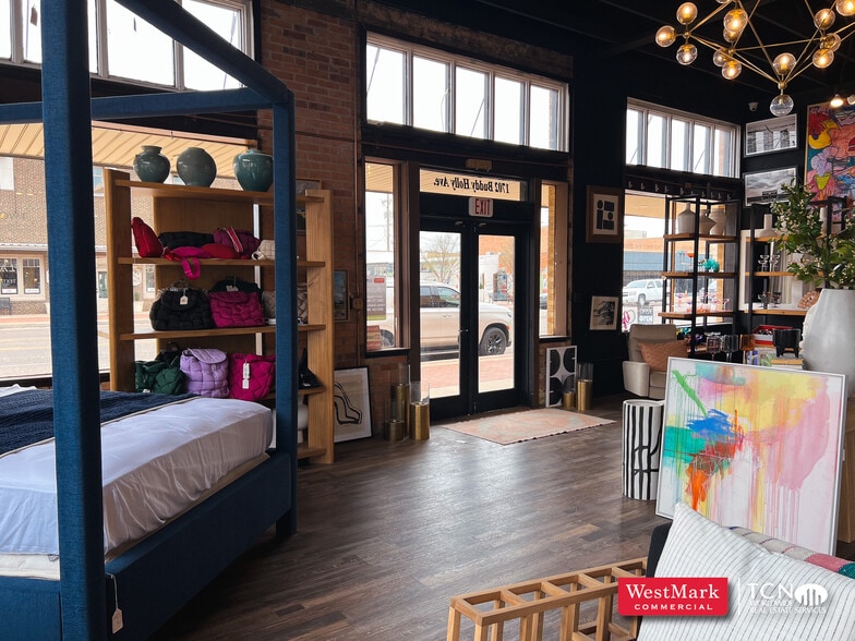 1702 Buddy Holly Ave, Lubbock, TX for lease - Building Photo - Image 2 of 10