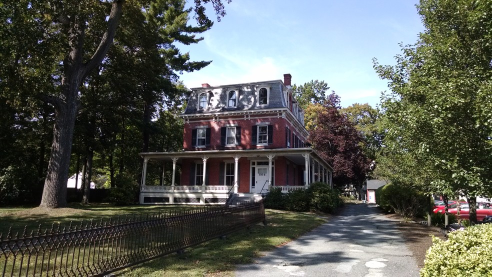 664 Main St, Amherst, MA à vendre - Photo du bâtiment - Image 1 de 1