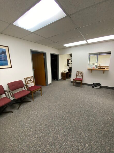 102 Broadway St, Carnegie, PA à louer - Photo du bâtiment - Image 2 de 13
