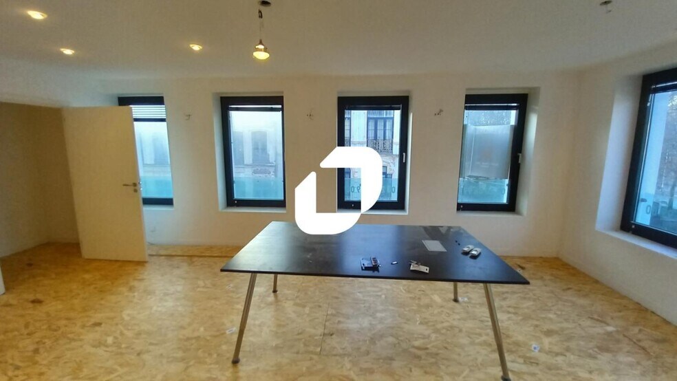 Office in Roubaix for lease - Interior Photo - Image 2 of 10