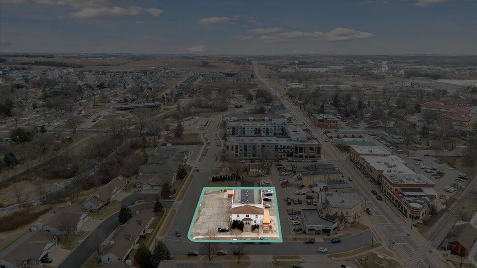 107 Baker St, Waunakee, WI à vendre - Photo du bâtiment - Image 2 de 55