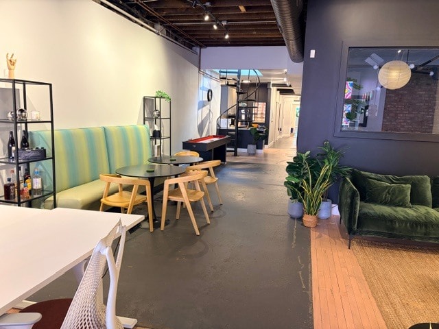 3317 W Fullerton Ave, Chicago, IL for lease - Interior Photo - Image 3 of 14