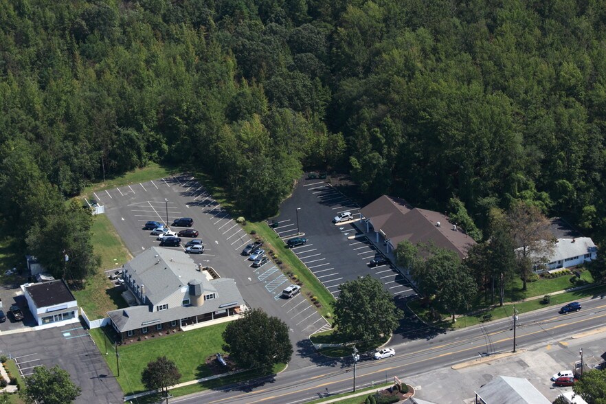 643 Stokes Rd, Medford, NJ à louer - Photo du bâtiment - Image 2 de 24