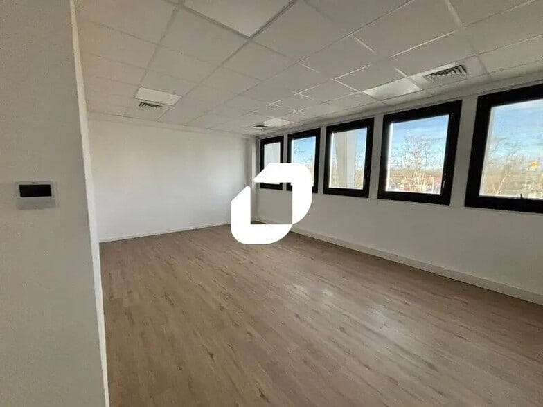 Bureau dans Lisses à louer - Photo intérieure - Image 3 de 9