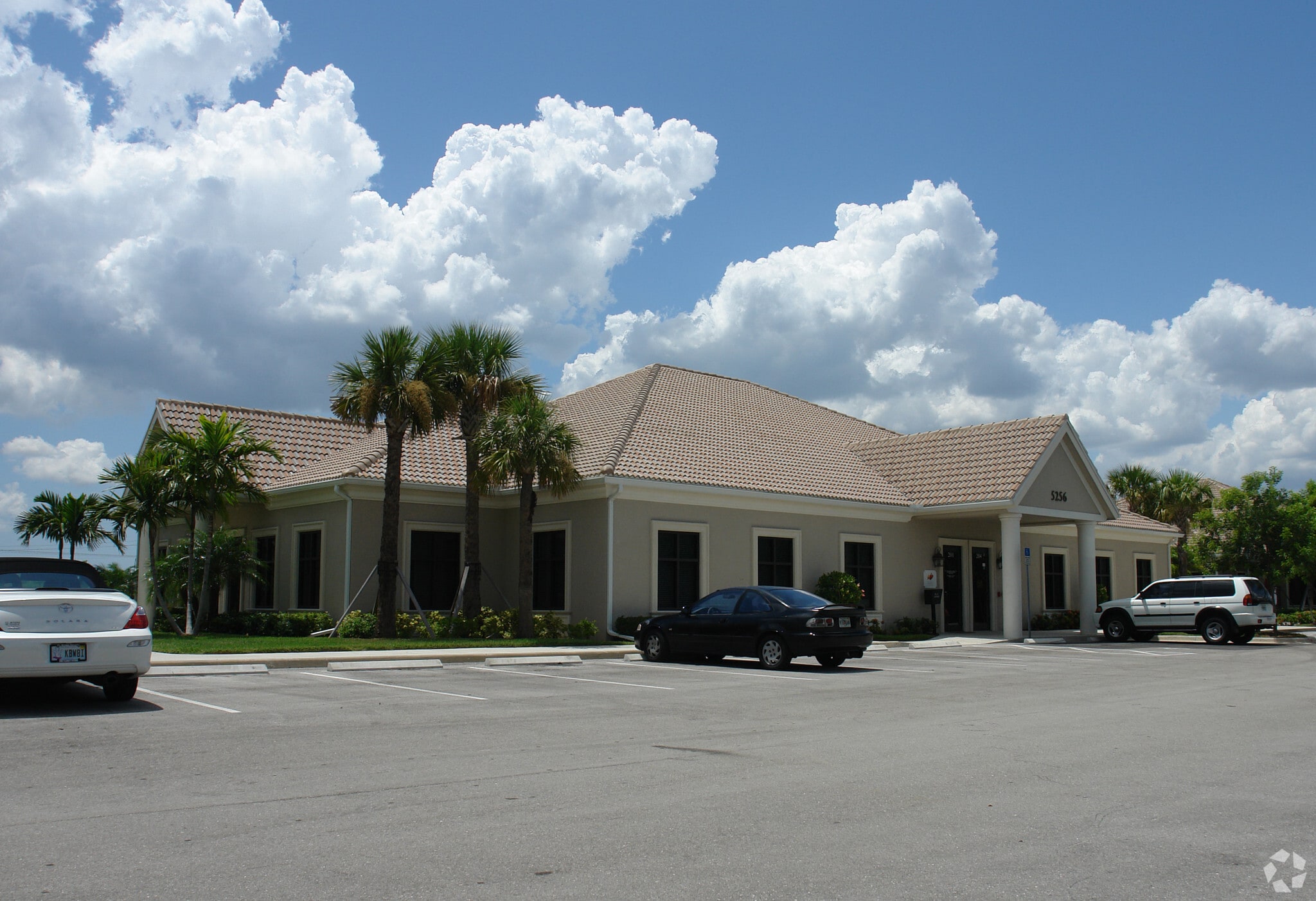 5252 Summerlin Commons Way, Fort Myers, FL for lease Primary Photo- Image 1 of 7
