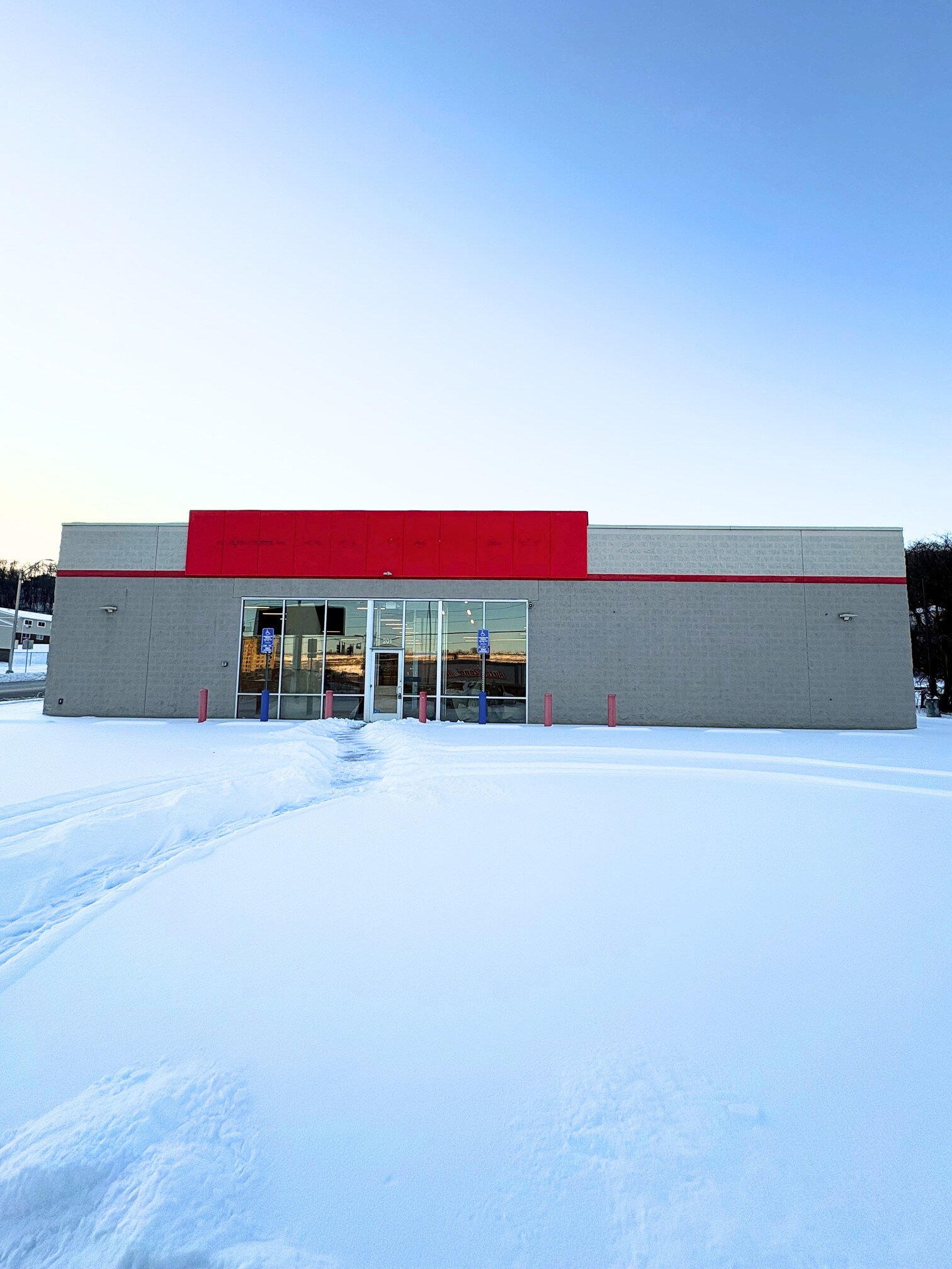 201 N 7th St, Steubenville, OH for lease Primary Photo- Image 1 of 56