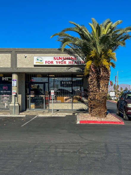 901-947 N Pecos Rd, Las Vegas, NV à louer - Photo du bâtiment - Image 3 de 5