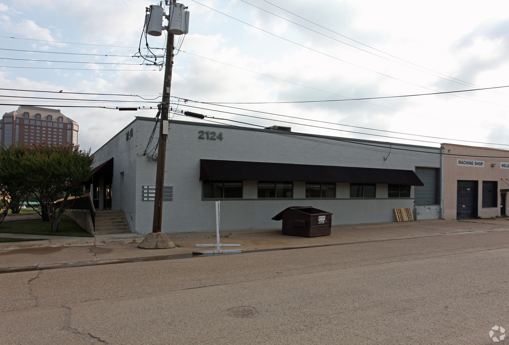 2124 Farrington St, Dallas, TX for lease Primary Photo- Image 1 of 5