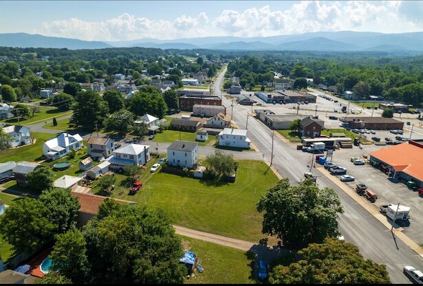 Spotswood Ave, Elkton, VA à vendre - Photo du bâtiment - Image 2 de 4