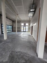 3285 Cedar Links Dr, Medford, OR for lease Interior Photo- Image 2 of 17