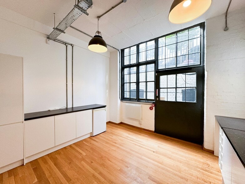 30 Gresse St, London for lease - Building Photo - Image 2 of 19