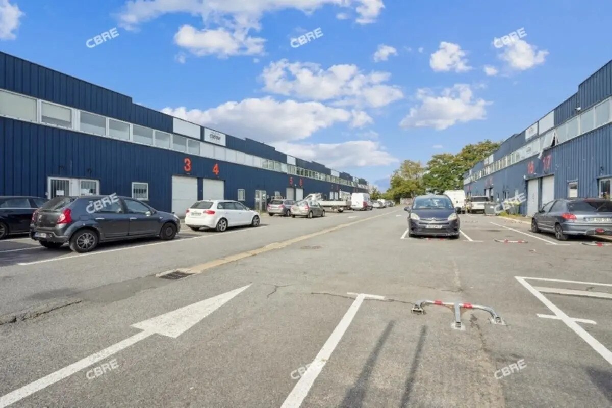 Flex in Chilly-Mazarin for lease Building Photo- Image 1 of 14