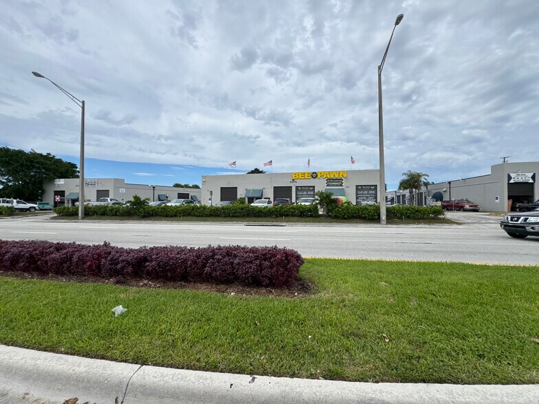 3725 Pembroke Rd, Hollywood, FL à louer - Photo du bâtiment - Image 3 de 7