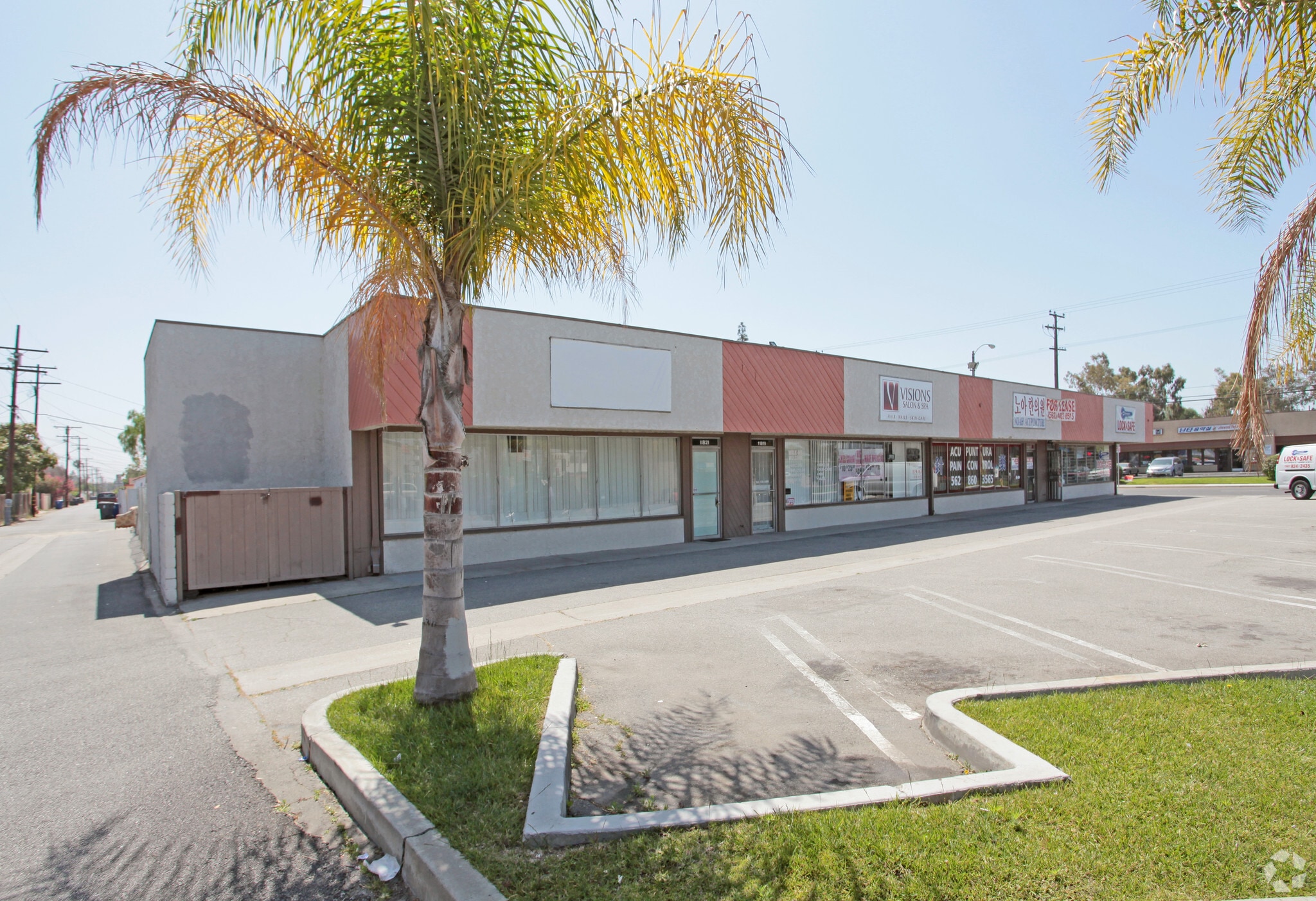11815-11821 Centralia St, Lakewood, CA for sale Primary Photo- Image 1 of 9