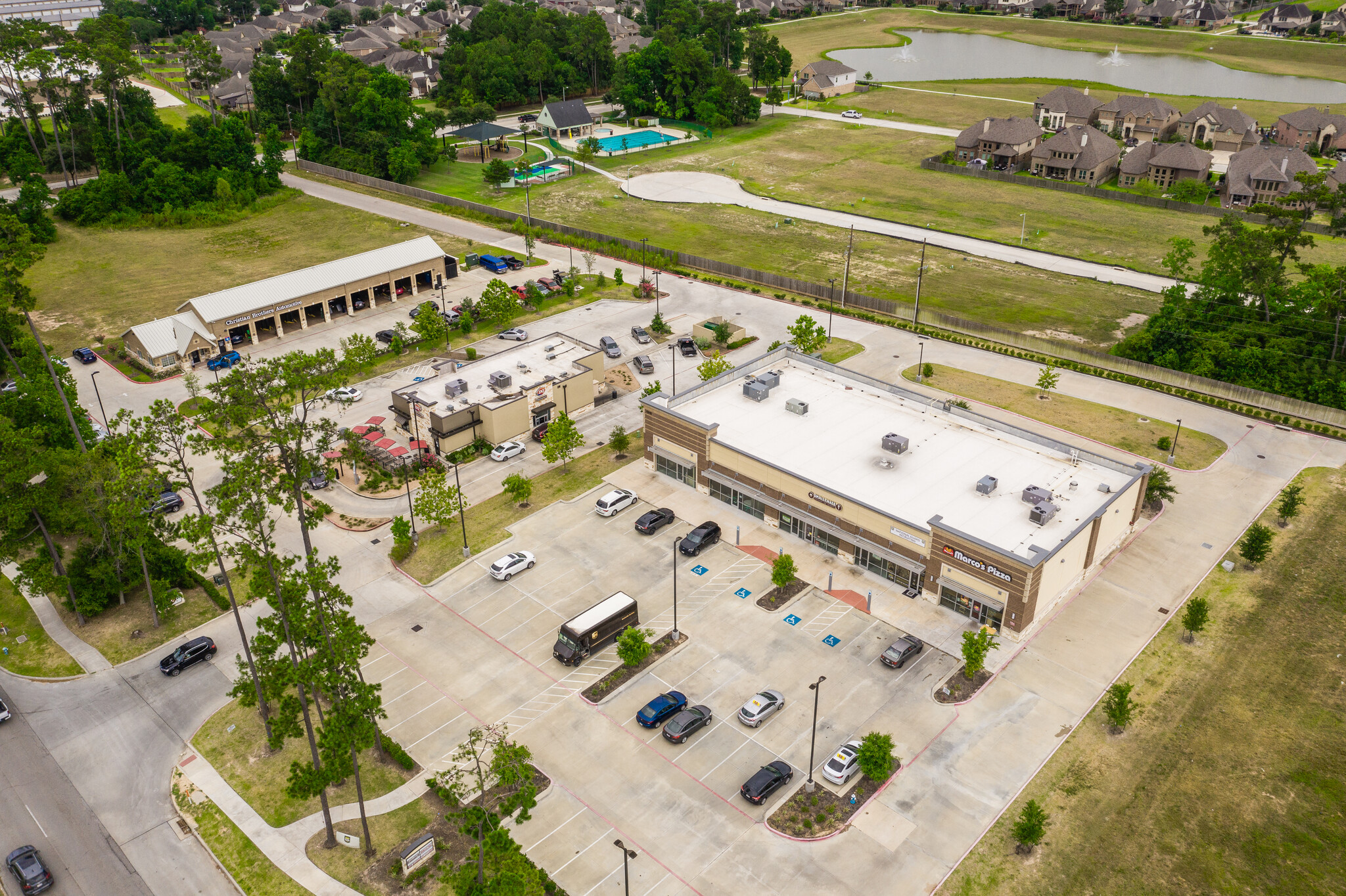 1310 Northpark Dr, Kingwood, TX à louer Photo du bâtiment- Image 1 de 17