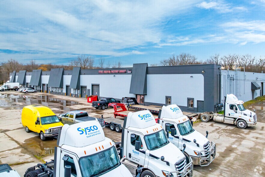 6434 S Dort Hwy, Grand Blanc, MI à louer - Photo du bâtiment - Image 2 de 6