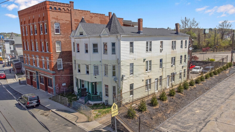 995 Bank St, Waterbury, CT for sale - Building Photo - Image 1 of 6