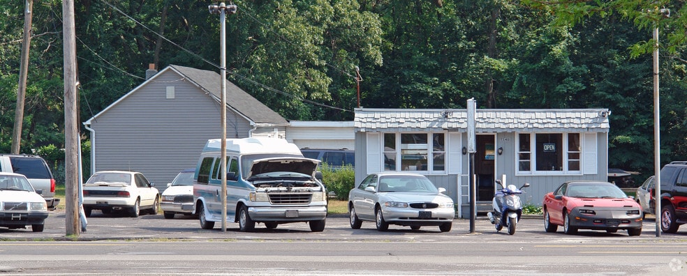 1540 Montauk Hwy, Mastic, NY for sale - Primary Photo - Image 1 of 2