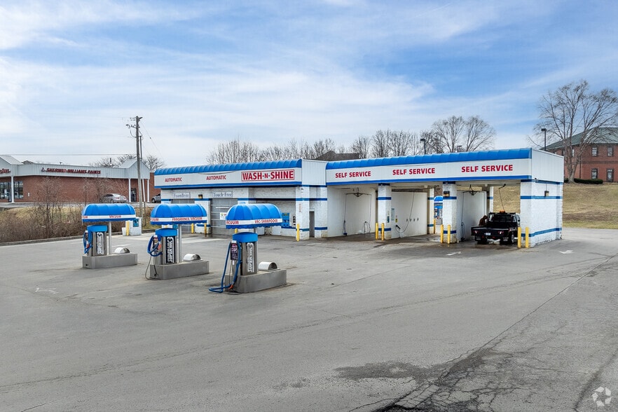 1888 Midland Trl, Shelbyville, KY for sale - Primary Photo - Image 1 of 3