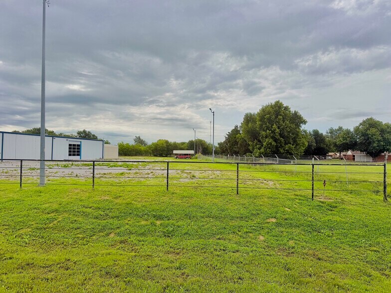 3601 N Van Buren Byp, Enid, OK à louer - Photo du bâtiment - Image 3 de 52