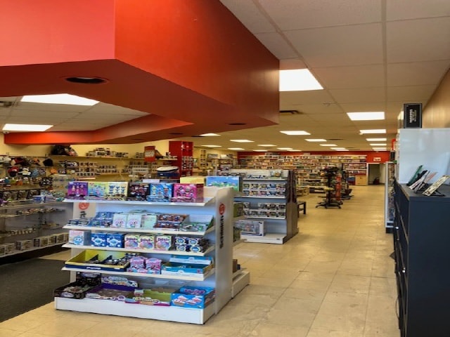 8235-8355 Rue Notre-Dame E, Montréal, QC for lease Interior Photo- Image 1 of 3