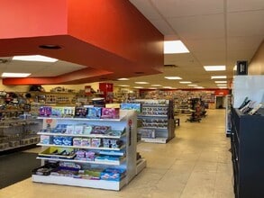 8235-8355 Rue Notre-Dame E, Montréal, QC for lease Interior Photo- Image 1 of 3