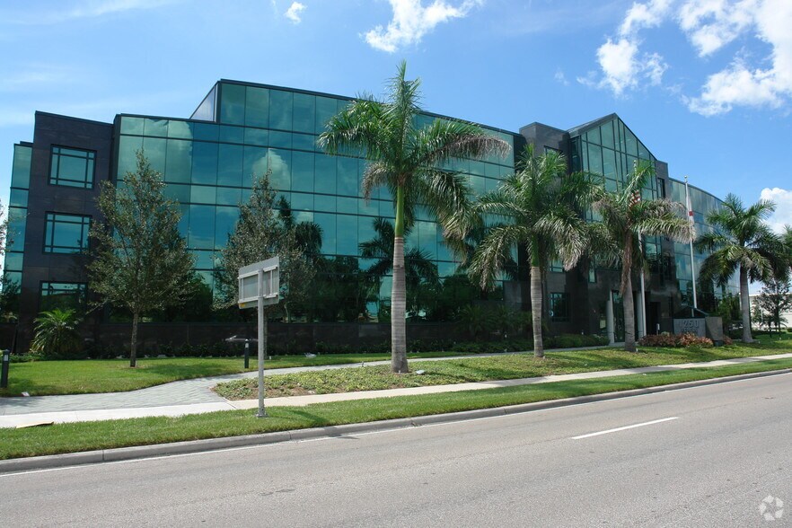 1250 S Tamiami Trl, Sarasota, FL à louer - Photo du bâtiment - Image 3 de 14