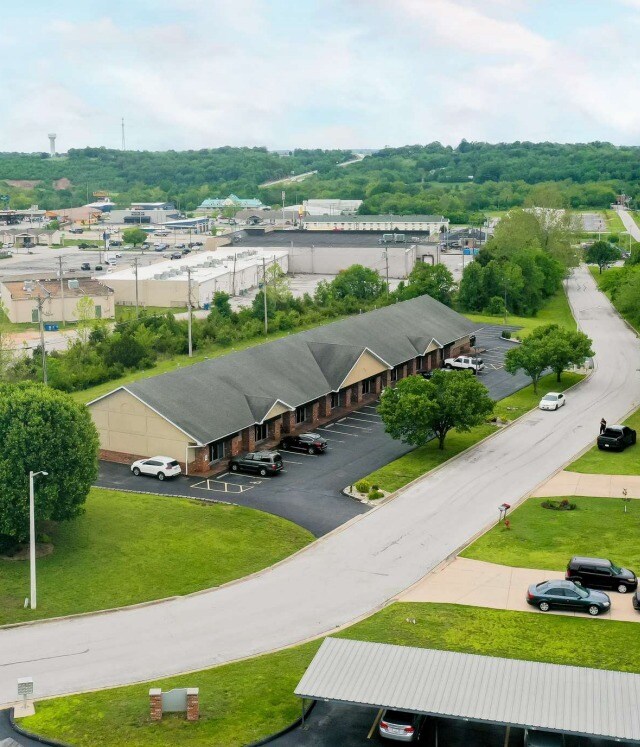 700-732 N 22nd St, Ozark, MO à vendre Photo du bâtiment- Image 1 de 1