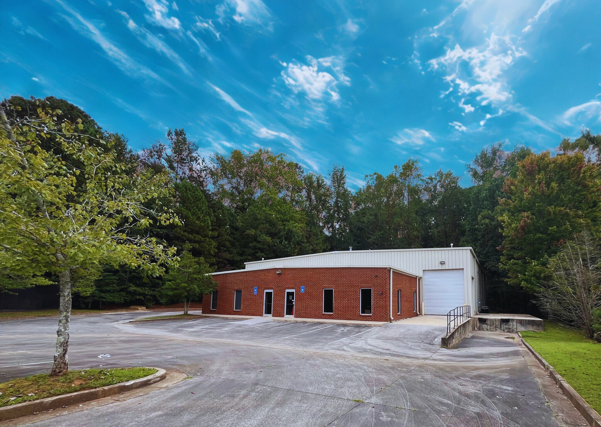 121 Holt Industrial Cir, Acworth, GA à vendre Photo du bâtiment- Image 1 de 6
