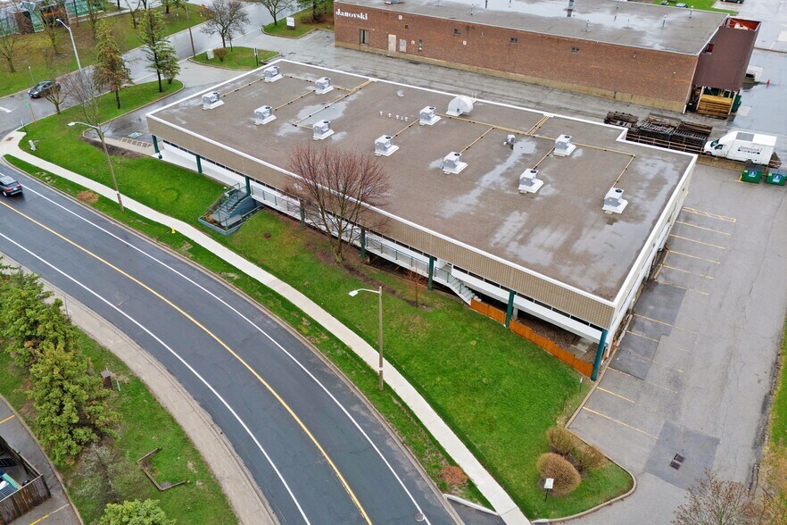 45 Mcintosh Dr, Markham, ON à vendre - Photo du bâtiment - Image 2 de 50