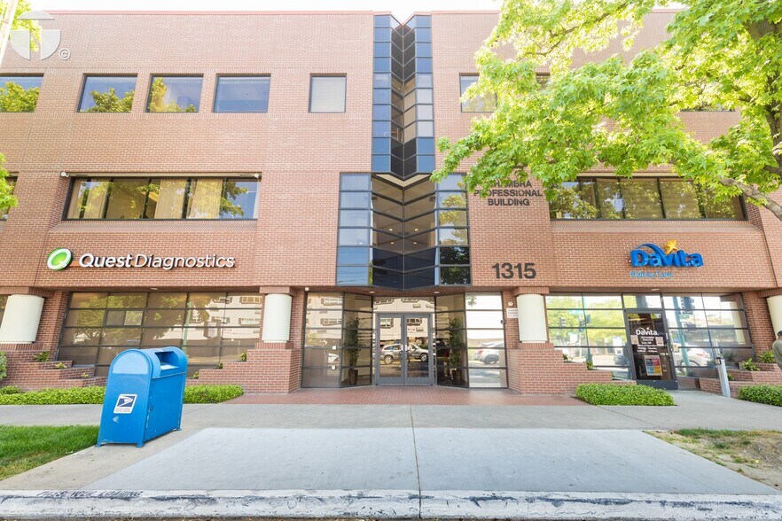 1315 Alhambra Blvd, Sacramento, CA à louer - Photo principale - Image 1 de 11