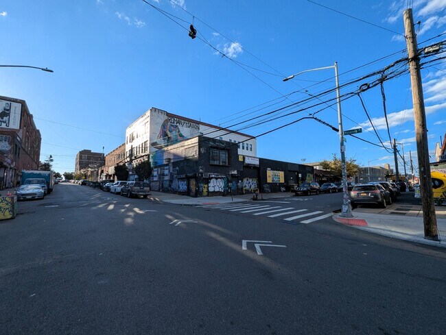 Plus de détails pour 273 Meserole St, Brooklyn, NY - Industriel à louer