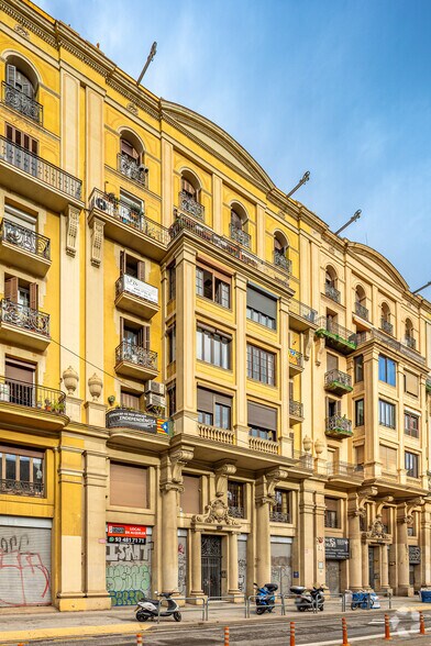 Retail in Barcelona, Barcelona for lease - Primary Photo - Image 1 of 1