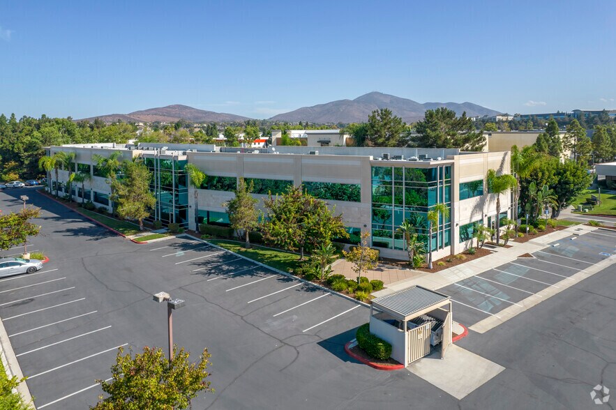 910 Hale Pl, Chula Vista, CA à louer - Photo du bâtiment - Image 2 de 6