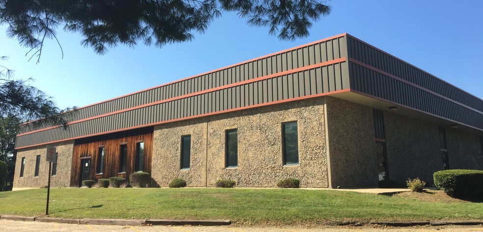 920 State Route 33, Freehold, NJ à louer - Photo du bâtiment - Image 1 de 18