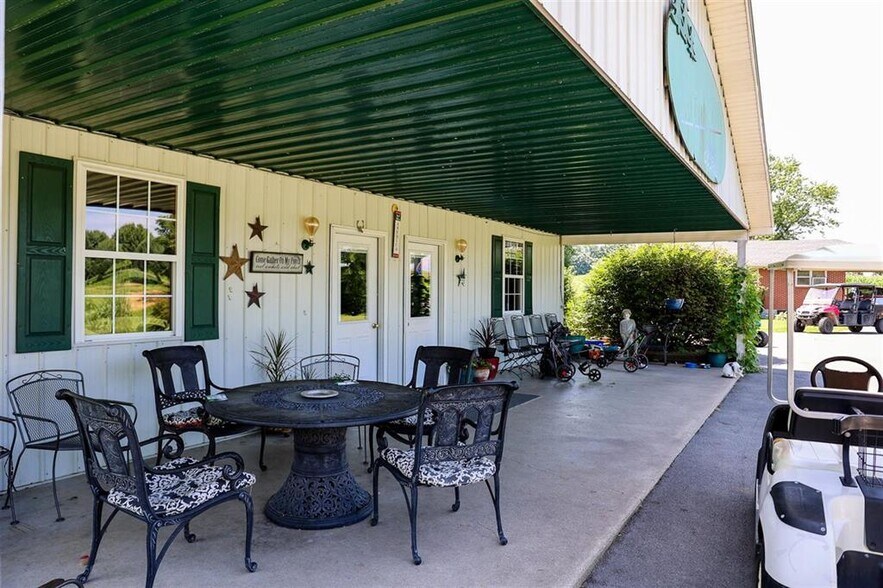6198 Randolph Summer Shade Rd, Summer Shade, KY à vendre - Photo du bâtiment - Image 3 de 29