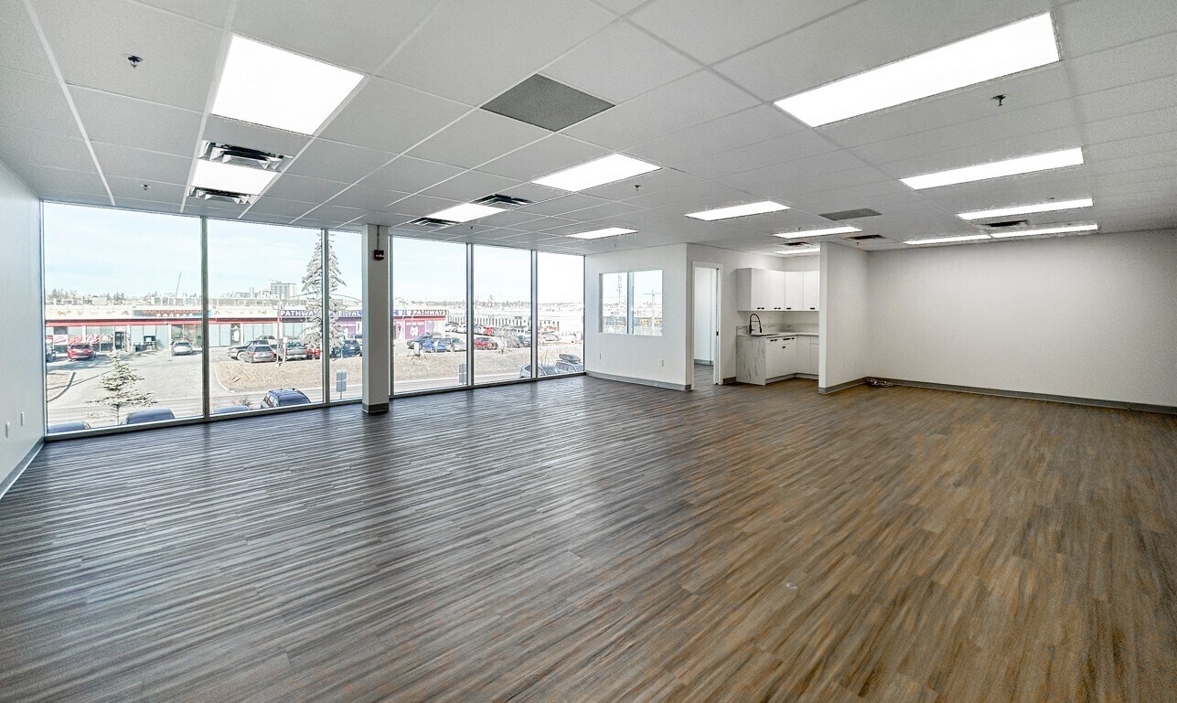 3105-3223 5 Ave NE, Calgary, AB à louer Photo intérieure- Image 1 de 4