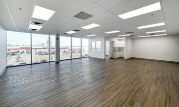 3105-3223 5 Ave NE, Calgary, AB à louer Photo intérieure- Image 1 de 4